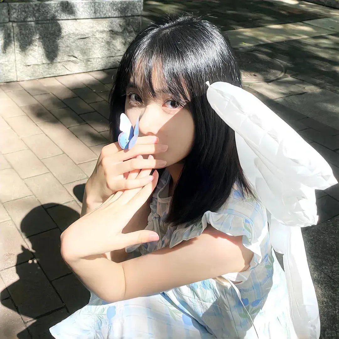 粘在一起的隔离海报